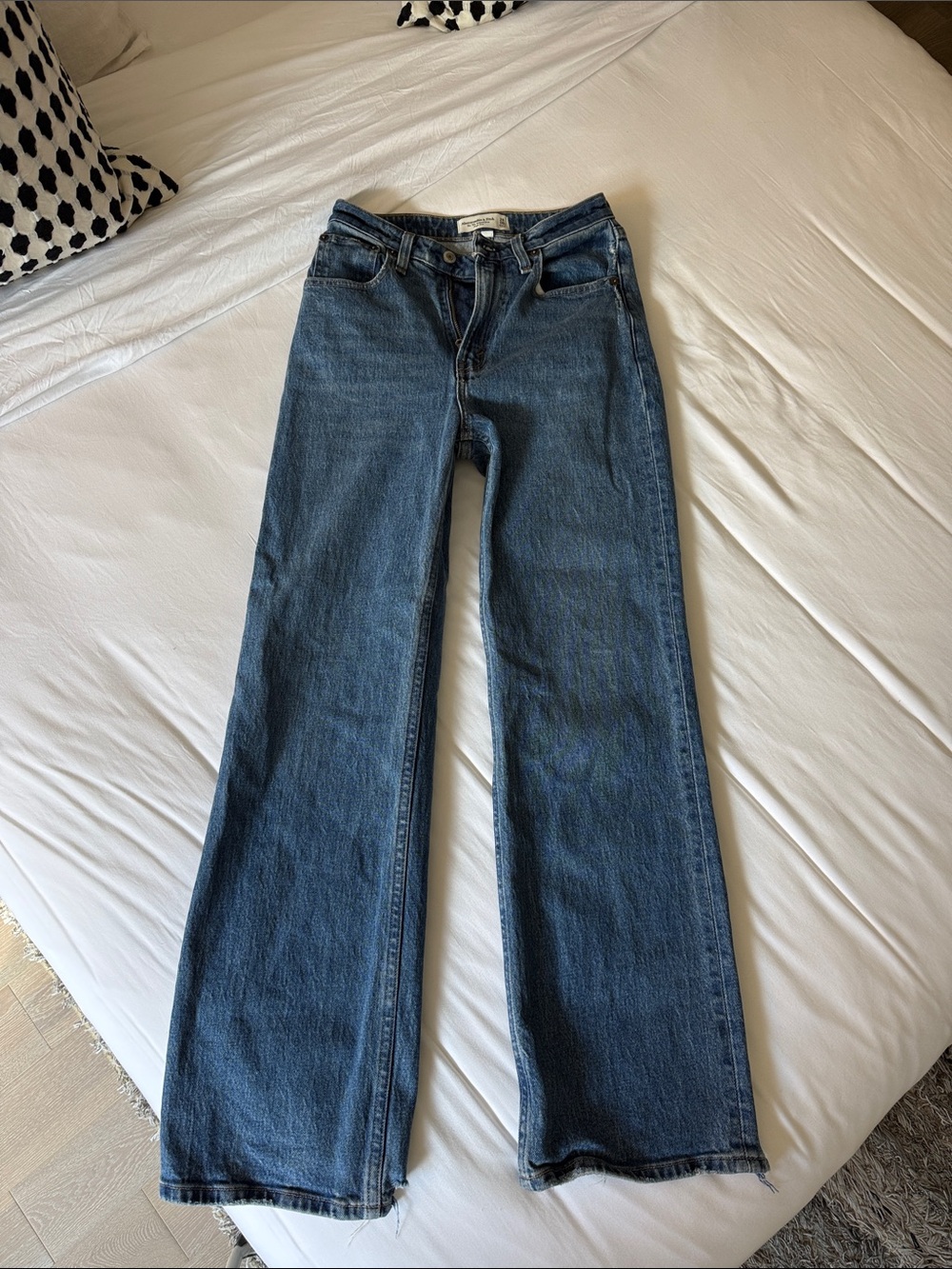 Abercrombie The 90’s Relaxed High Rise Jean